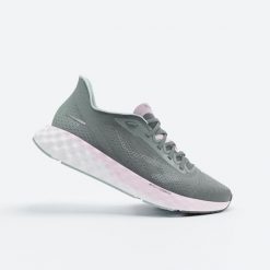 Buty do biegania damskie Kiprun KS900 Light. Białe obuwie sportowe damskie KIPRUN, bez wzorów, do biegania. W wyprzedaży za 299.99 zł.