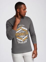 Longsleeve męski z nadrukiem w stylu collegowym - szary V1 - Rozmiar: L. Szare bluzki z długim rękawem męskie Ombre Clothing, l, bez wzorów, z bawełny, bez kołnierzyka. W wyprzedaży za 39.99 zł.