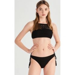 Dwuczęściowy strój kąpielowy z koronką - Czarny. Bikini damskie Sinsay. Za 59.99 zł.