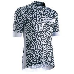 Letnia koszulka z krótkim rękawem Gist Paint. Białe buty sportowe męskie GIST, na lato, bez wzorów, bez kołnierzyka, bez ramiączek, rowerowe. Za 399.00 zł.