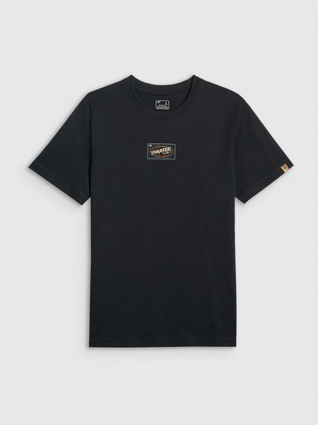 4F T-shirt regular z nadrukiem męski - czarny XXL. Czarne t-shirty męskie 4f, m, bez wzorów, z bawełny, bez kołnierzyka. W wyprzedaży za 49.99 zł.