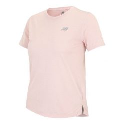Koszulka damska New Balance WT41253RUH – różowa. Czerwone koszulki sportowe damskie New Balance, l, bez wzorów, z materiału, sportowe, bez kołnierzyka. Za 139.99 zł.