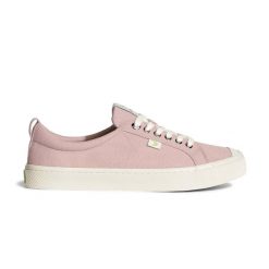 Tenisówki Cariuma OCA Low Rose Canvas. Czerwone trampki i tenisówki damskie CARIUMA, bez wzorów, z gumy, bez zapięcia. Za 215.25 zł.