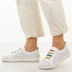 Białe skórzane półbuty damskie barefoot Jezzi Ol38-5. Białe obuwie sportowe damskie Jezzi, w ażurowe wzory, z jeansu, trekkingowe. Za 239.00 zł.