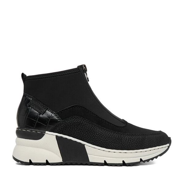 Botki Rieker. Czarne botki damskie Rieker, bez obcasa, na koturnie, bez zapięcia. Za 329.99 zł.