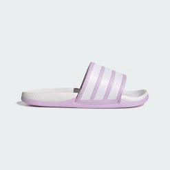 KLAPKI ADILETTE COMFORT 2.0. Białe klapki damskie Adidas, bez wzorów, z syntetyku, eleganckie, bez obcasa. Za 199.00 zł.