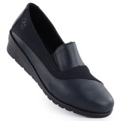 Skórzane półbuty damskie na koturnie granatowe Rieker L5356-14. Półbuty damskie Rieker, bez wzorów, ze skóry, bez obcasa, na koturnie, bez zapięcia. Za 339.00 zł.