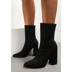 Czarne Botki Zerora. Czarne botki damskie Renee, eleganckie, ze szpiczastym noskiem, za kostkę, bez obcasa, na obcasie, bez zapięcia. Za 79.99 zł.