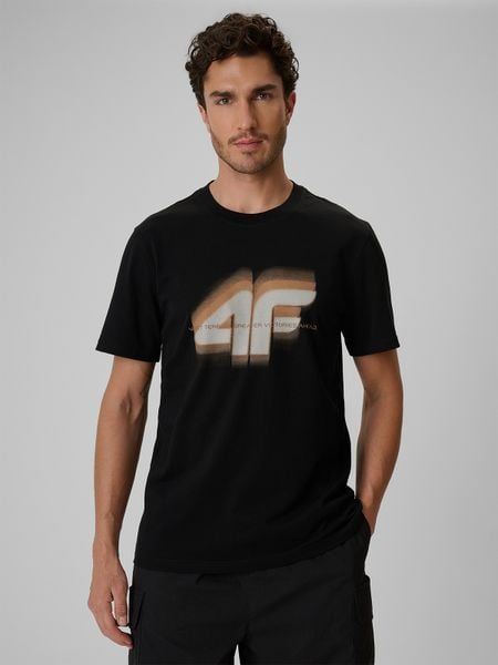 4F T-shirt regular z nadrukiem męski - czarny L. Czarne koszulki sportowe męskie 4f, l, bez wzorów, z materiału, bez kołnierzyka, bez ramiączek. Za 69.99 zł.