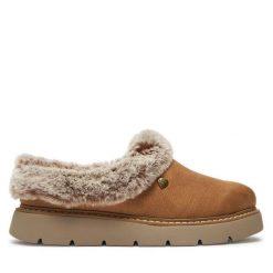 Kapcie Skechers. Brązowe kapcie damskie Skechers, bez wzorów. Za 199.99 zł.