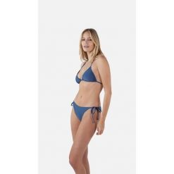 Figi do kostiumów kąpielowych dla kobiet Barts Isla Cheeky Tanga. Niebieskie bikini damskie Barts, m, bez wzorów. Za 162.50 zł.