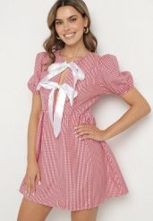 Czerwona Rozkloszowana Sukienka w Kratkę Vichy w Stylu Retro z Wiązaniem Telionea. Czerwone sukienki damskie Born2be, na co dzień, l, bez wzorów, klasyczne, bez kołnierzyka, bez ramiączek, mini, rozkloszowane. Za 74.99 zł.