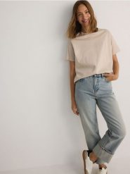 T-shirt regular z merceryzowanej bawełny - beżowy. Brązowe t-shirty damskie Reserved, l, bez wzorów, z bawełny, bez kołnierzyka. W wyprzedaży za 39.99 zł.