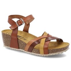 Brązowe Sandały Hee Modne Obuwie Damskie. Brązowe klapki damskie Hee, z aplikacjami, eleganckie, bez obcasa, na koturnie. Za 189.00 zł.