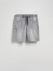 Jeansowe szorty jogger - jasnoszary. Szare szorty męskie Reserved, bez wzorów, z denimu. Za 99.99 zł.