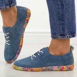 Niebieskie zamszowe skórzane półbuty damskie Sergio Leone Sp007. Niebieskie półbuty damskie Sergio Leone, na jesień, bez wzorów, z jeansu, casualowe, z okrągłym noskiem, bez obcasa, na płaskiej podeszwie, bez zapięcia. Za 209.00 zł.