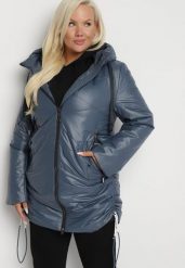 Niebieska Długa Pikowana Kurtka z Kołnierzem Ozdobiona Sznurkami Rotira. Niebieskie kurtki damskie Born2be, plus size, bez wzorów, z jeansu, bez kaptura. Za 259.99 zł.