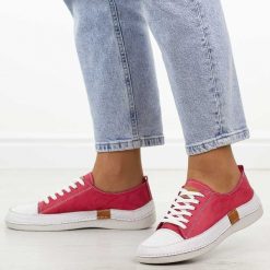 Fuksja skórzane półbuty damskie T.Sokolski 8260. Czerwone obuwie sportowe damskie Sokolski, na jesień, bez wzorów, z jeansu, eleganckie, z okrągłym noskiem, bez obcasa, na płaskiej podeszwie, bez zapięcia. Za 299.00 zł.