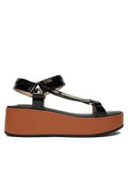 Liu Jo Sandały Flo 05 SA6151 EX226 Czarny. Czarne sandały damskie Liu Jo, bez wzorów, ze skóry, bez obcasa, na koturnie, bez zapięcia. Za 639.99 zł.