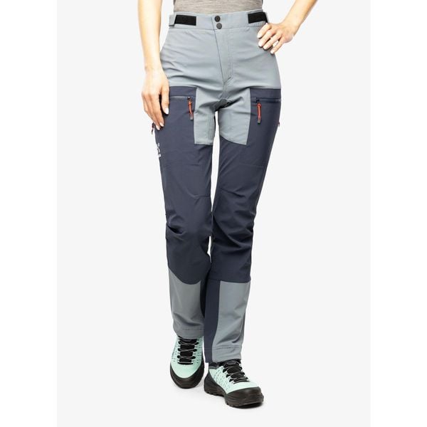 Spodnie softshell damskie Haglofs ROC Sight Softshell Pant. Niebieskie spodnie materiałowe damskie Haglöfs, bez wzorów, z softshellu. Za 802.99 zł.