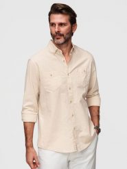 Koszula męska lniana z klasycznym kołnierzykiem i kieszeniami REGULAR FIT – kremowa V3 - Rozmiar: XL. Białe koszule męskie Ombre Clothing, na lato, l, z aplikacjami, z bawełny, biznesowe, bez kołnierzyka, bez ramiączek. Za 229.99 zł.