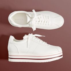 Trampki na koturnie - Biały. Czółenka damskie marki Mohito. Za 129.99 zł.