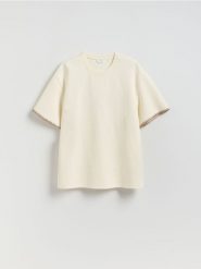 Gładki T-shirt boxy - złamana biel. T-shirty męskie Reserved, l, bez wzorów, z bawełny, bez kołnierzyka. Za 79.99 zł.