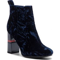 Botki TOMMY JEANS - Crushed Velvet Heeled Boot EN0EN00397 Midnight 403. Kozaki damskie marki Tommy Jeans. Za 599.00 zł.