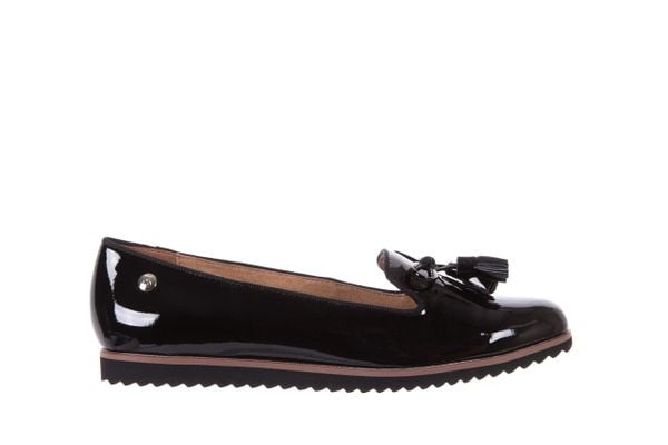 Mokasyny Bayla-018 1063-293 Black 17 018501, Czarny, Skóra naturalna - 37. Czarne mokasyny damskie Bayla, z materiału, klasyczne. W wyprzedaży za 134.10 zł.