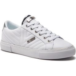Sneakersy GUESS - Groovie FL5GRV ELE12 WHITE. Białe półbuty damskie Guess, z aplikacjami, z materiału, bez obcasa, na płaskiej podeszwie, bez zapięcia. W wyprzedaży za 349.00 zł.