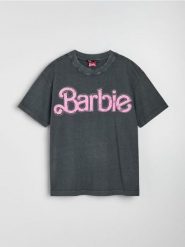 Bawełniana koszulka z ozdobnymi dżetami Barbie - szary. Szare t-shirty damskie Sinsay, l, bez wzorów, z bawełny, bez kołnierzyka. Za 29.99 zł.