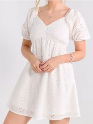 Bawełniana sukienka mini z bufkami - biały. Białe sukienki damskie Sinsay, l, bez wzorów, z bawełny, bez kołnierzyka, bez ramiączek, mini. W wyprzedaży za 39.99 zł.