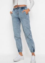 Dżinsy jogger mid waist, ze stretchem. Niebieskie jeansy damskie bonprix. Za 139.99 zł.