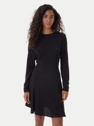 Tommy Jeans Sukienka codzienna DW0DW21916 Czarny Regular Fit. Czarne sukienki damskie Tommy Jeans, na co dzień, m, bez wzorów, z jeansu, bez kołnierzyka, bez ramiączek, proste. Za 409.99 zł.
