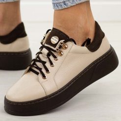 Beżowe skórzane sneakersy damskie Deoni D650A. Brązowe półbuty damskie Deoni, na jesień, bez wzorów, z jeansu, eleganckie, z okrągłym noskiem, bez obcasa, na platformie, bez zapięcia. Za 439.00 zł.