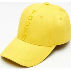 Czapka z daszkiem - Żółty. Czapki i kapelusze damskie Cropp. Za 34.99 zł.