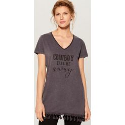 Koszulka z efektem sprania - Szary. Szare t-shirty damskie marki Mohito. Za 59.99 zł.