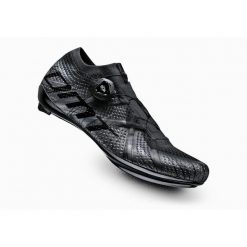 Buty ROAD KR1. Czarne buty sportowe męskie DMT, bez zapięcia, rowerowe. W wyprzedaży za 1,391.80 zł.