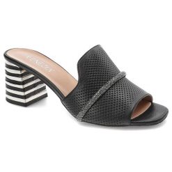 Czarne Klapki Venezia Eleganckie Skórzane Buty. Czarne klapki damskie Venezia, z aplikacjami, ze skóry, eleganckie, bez obcasa, na obcasie. Za 329.00 zł.