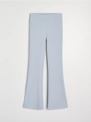 Spodnie flare - błękitny. Niebieskie spodnie materiałowe damskie Sinsay, l, bez wzorów. Za 39.99 zł.