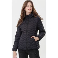 Czarna Kurtka Raina. Czarne kurtki damskie Born2be, na jesień, l, bez wzorów. Za 159.99 zł.