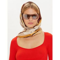 Szal Guess. Brązowe szaliki i chusty damskie Guess, z aplikacjami. Za 299.99 zł.