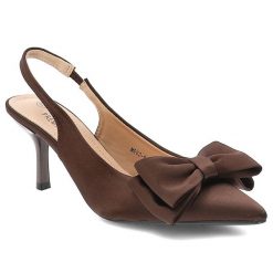 Czółenka damskie D&A by S.Barski o eleganckim fasonie z ozdobną kokardą smukłym noskiem i wysokim obcasem typu szpilka czekoladowe, MR62-9107 Chocola. Brązowe czółenka damskie S.BARSKI, bez wzorów, biznesowe, bez obcasa, na obcasie, bez zapięcia. Za 149.00 zł.