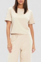GUESS Beżowy bawełniany t-shirt damski z lampasami Britney, Rozmiar L. Brązowe t-shirty damskie Guess, l, z aplikacjami, z bawełny, eleganckie, bez kołnierzyka. Za 219.99 zł.