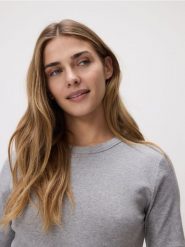 Bawełniany t-shirt - jasnoszary. Szare t-shirty damskie Reserved, l, bez wzorów, z bawełny, klasyczne, bez kołnierzyka. Za 79.99 zł.