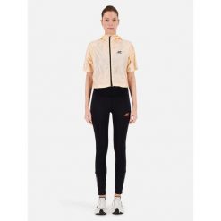 Kurtka przeciwwiatrowa krótka Damska Bieganie VENTIL WINDBREAKER. Brązowe kurtki damskie BODYCROSS, na zimę, xl, bez wzorów, z materiału, bez kaptura. Za 490.99 zł.