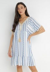 Niebieska Sukienka Sophoreia. Niebieskie sukienki damskie Born2be, xl, z aplikacjami, boho, bez kołnierzyka, bez ramiączek, mini, rozkloszowane. Za 49.99 zł.