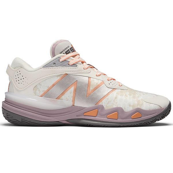 Buty męskie New Balance Hesi Low v2 BBHSLAP2 – beżowe. Brązowe buty sportowe męskie New Balance, z gumy, bez zapięcia, na fitness i siłownię. Za 299.99 zł.