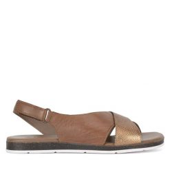 Sandały Lasocki. Brązowe sandały damskie Lasocki, bez wzorów, bez obcasa, na płaskiej podeszwie, bez zapięcia. Za 149.99 zł.
