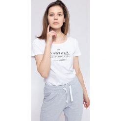T-shirt damski TSD236 - biały. Białe t-shirty damskie 4f, z nadrukiem, z bawełny. Za 39.99 zł.